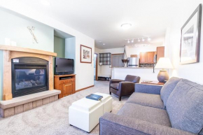 Perfectly Cozy 3rd floor Zephyr Mountain Lodge Condo with remodeled bath condo